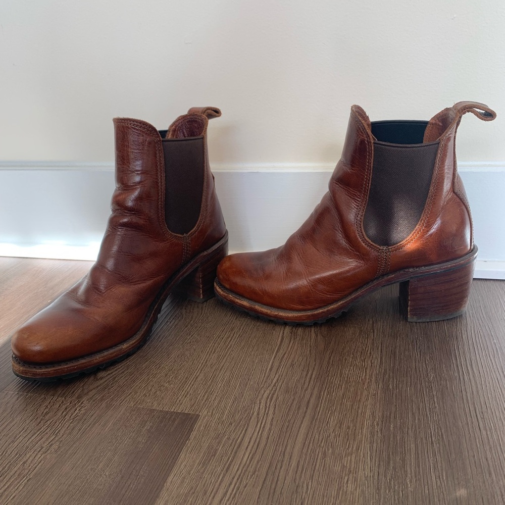 COPY - Frye Sabrina Chelsea boot in Cognac, size 8.5-9